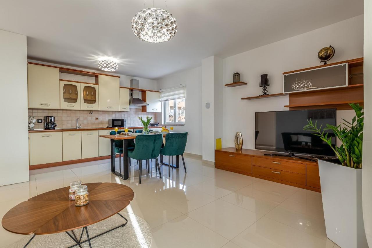 Elegant Two Bedroom Apartment 자다르 외부 사진